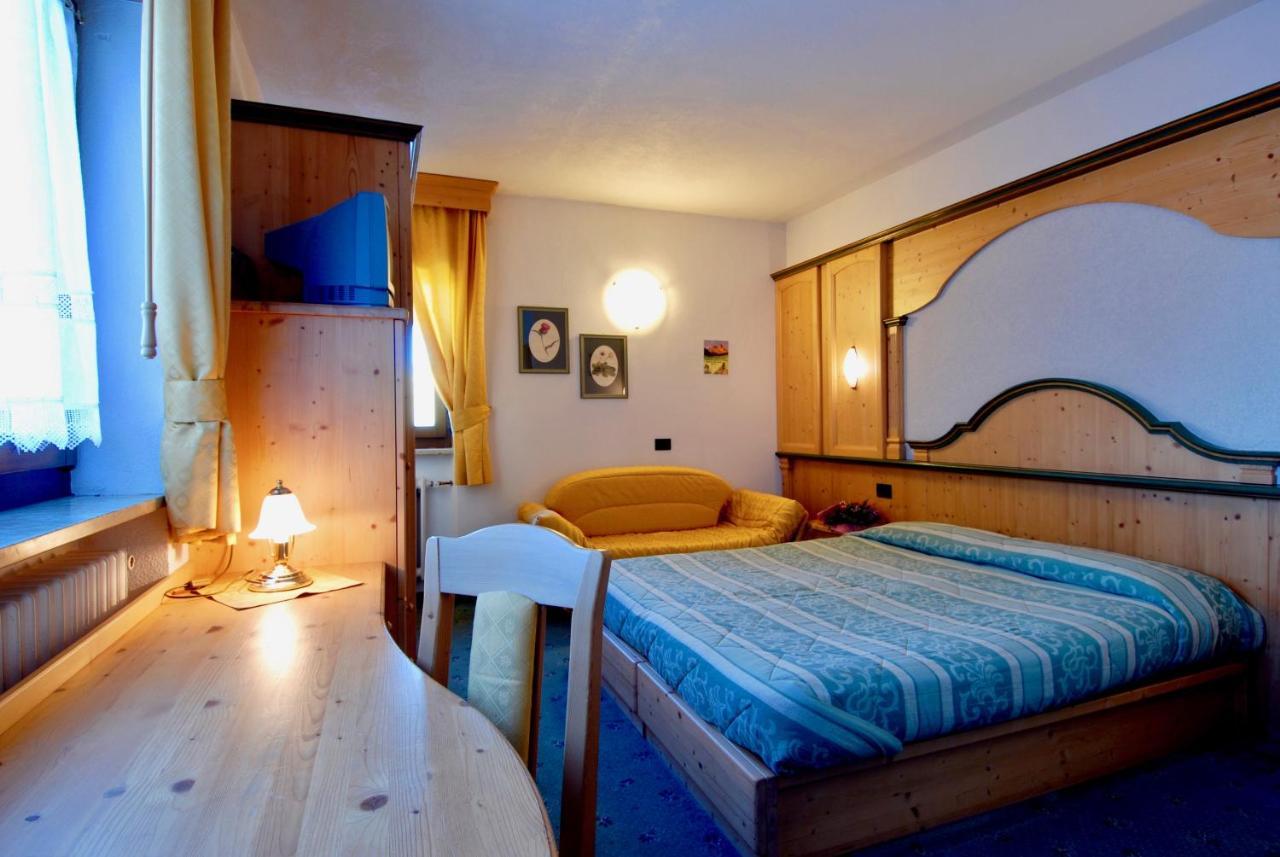 Albergo Venezia Passo Rolle Eksteriør bilde