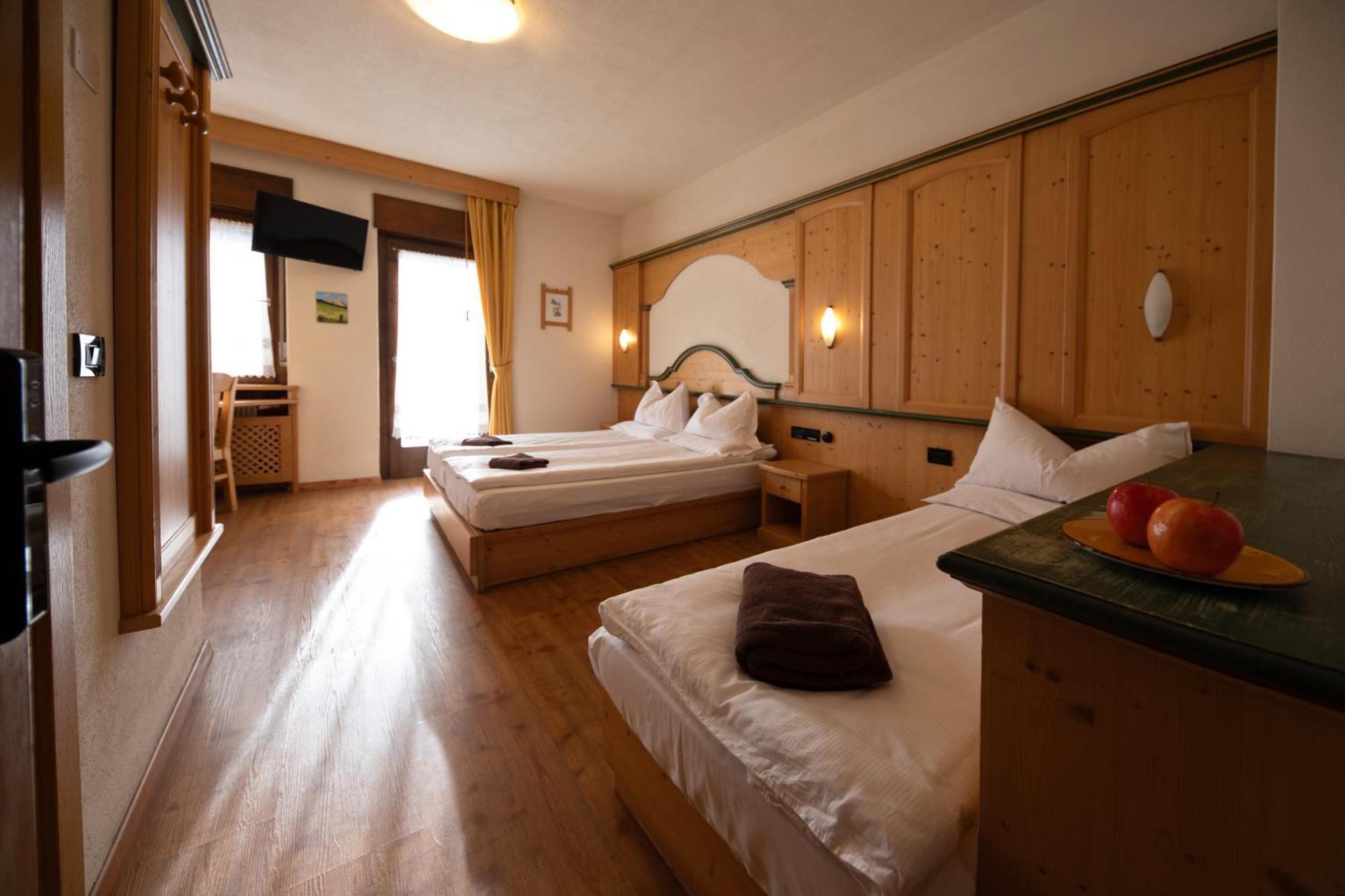 Albergo Venezia Passo Rolle Eksteriør bilde