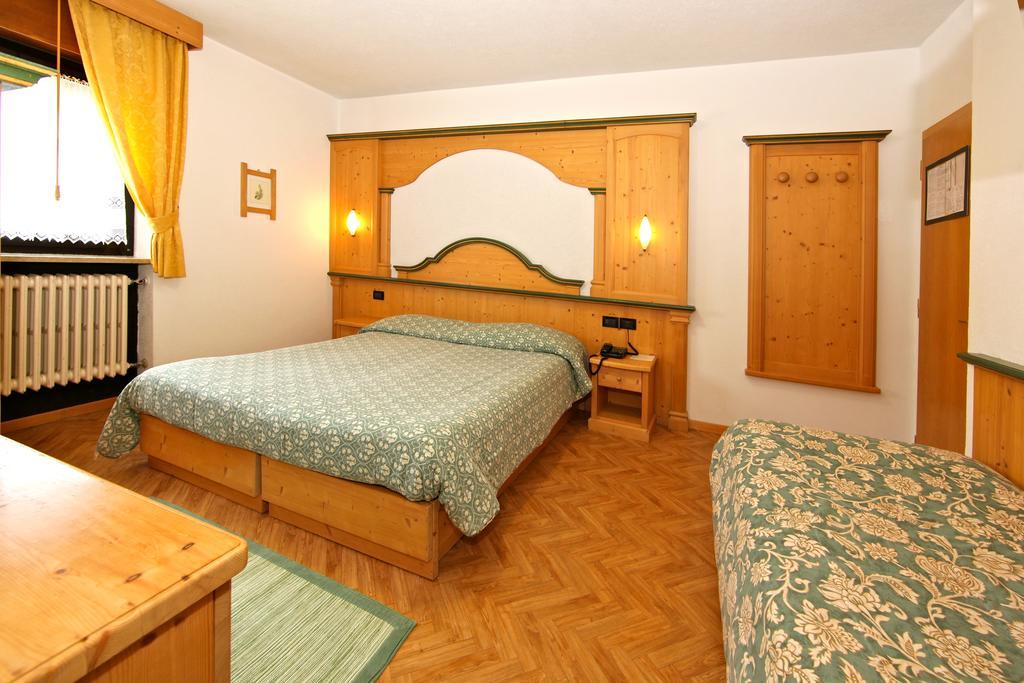 Albergo Venezia Passo Rolle Eksteriør bilde