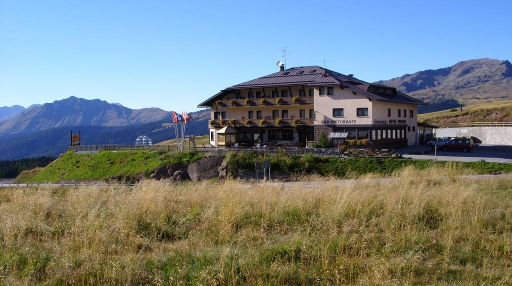 Albergo Venezia Passo Rolle Eksteriør bilde