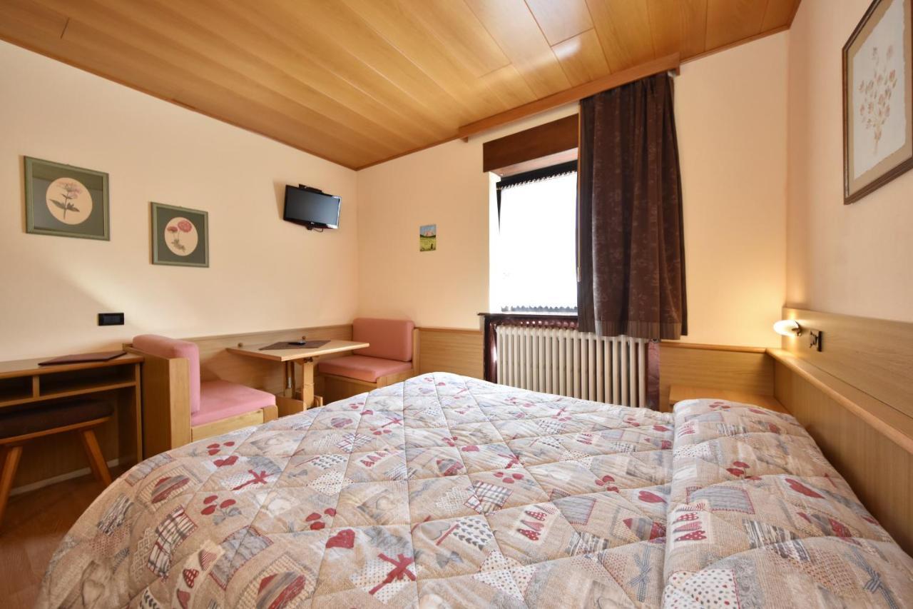 Albergo Venezia Passo Rolle Eksteriør bilde